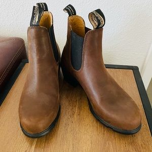 Blundstone Heeled Bootie — Antique Brown